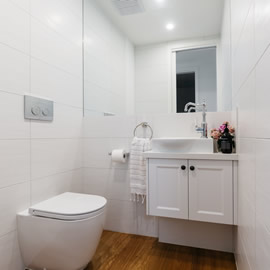 Small Apartment Bathroom London 